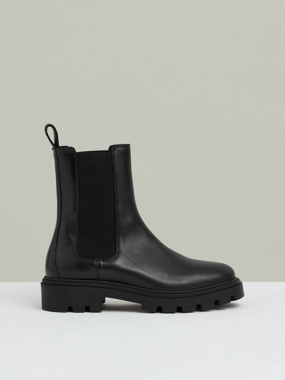 Leather Cleated Sole Chelsea Boots Black | Women