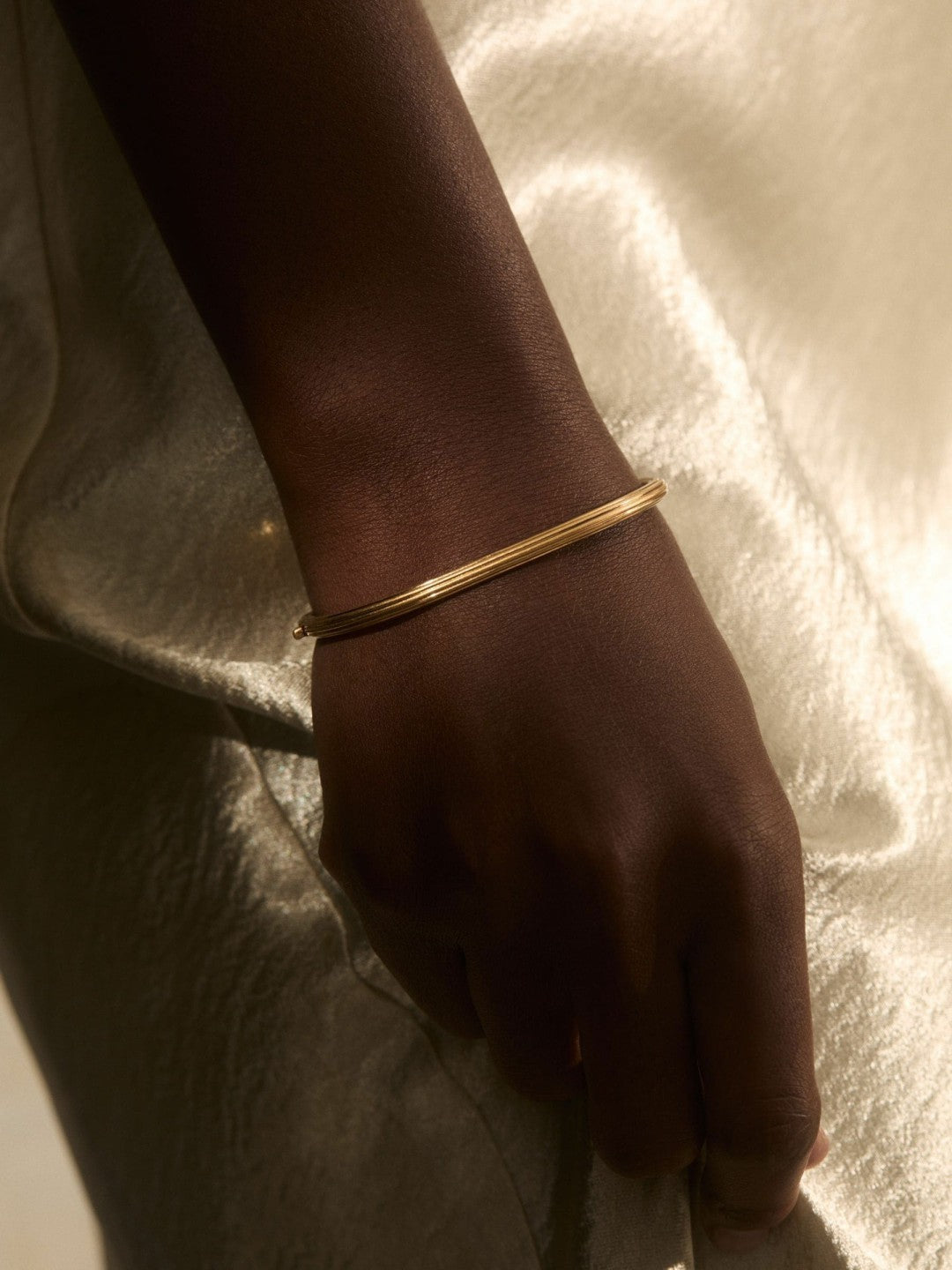 Contour Hinged Cuff Gold | Women