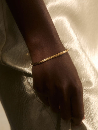 Contour Hinged Cuff Gold | Women