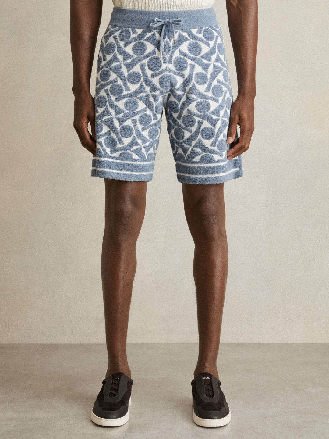 Abstract-Pattern Towelling Shorts Soft Blue/White | Men