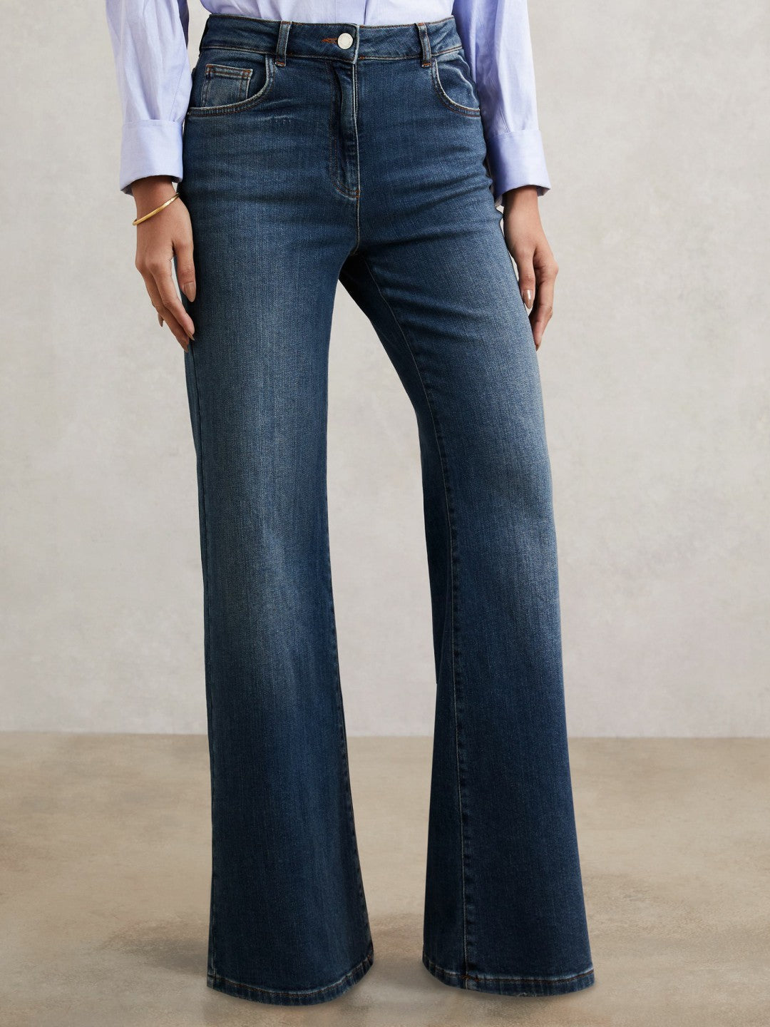 Petite Mid-Rise Flared Jeans Mid Blue | Women