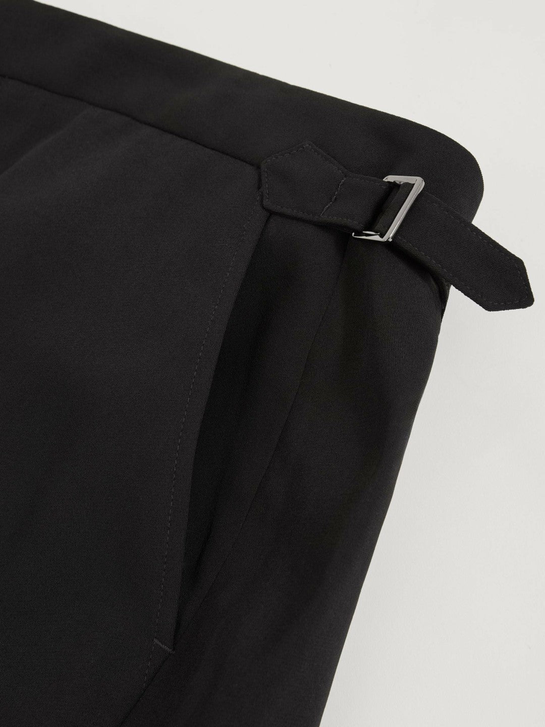 Side-Adjuster Tailored Shorts Black | Men